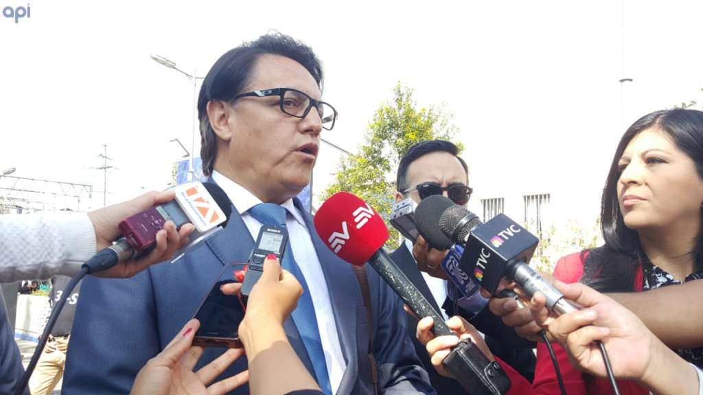 Villavicencio presenta denuncia contra Correa por robo