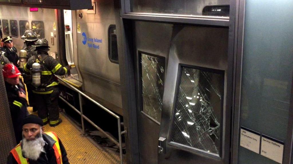 Al menos 37 heridos leves al accidentarse un tren suburbano en Brooklyn