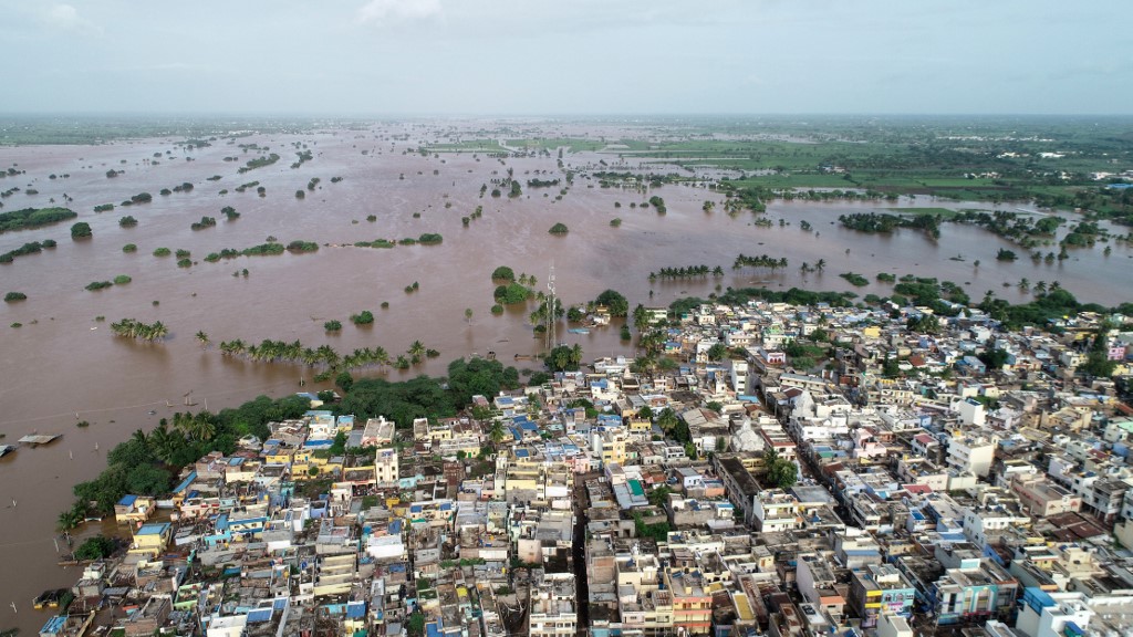 Casi 150 muertos y miles de evacuados por lluvias en India