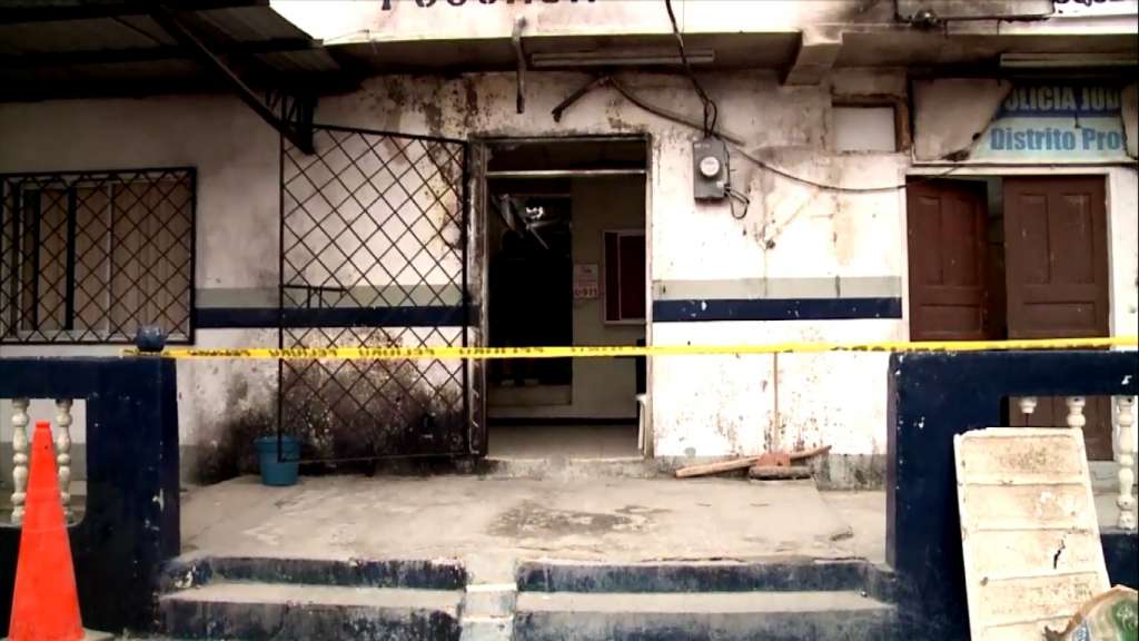 UPC de Posorja, sin techo, destrozado y bajo vigilancia