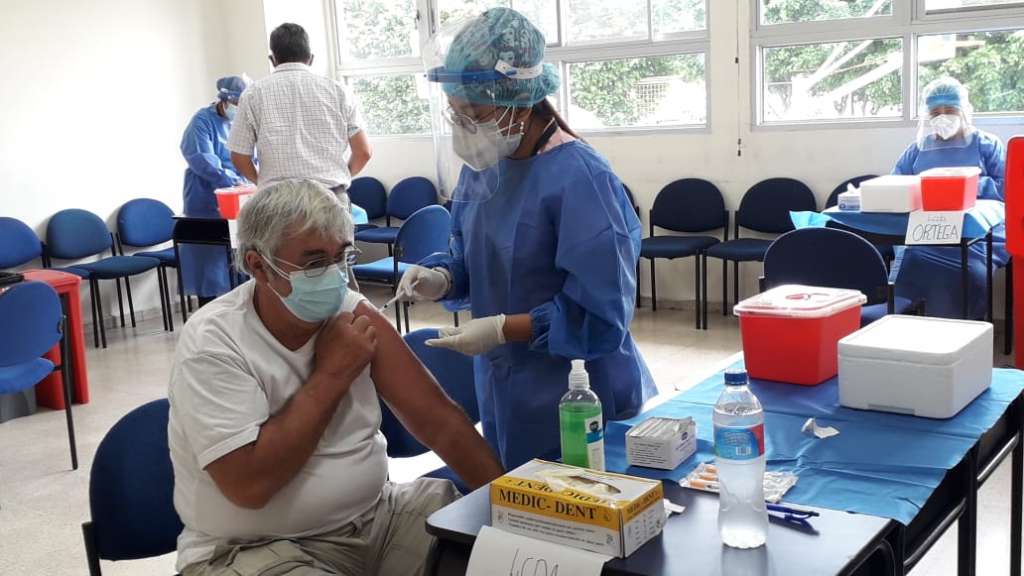 COVID-19: Regulan proceso de vacunación en Guayaquil