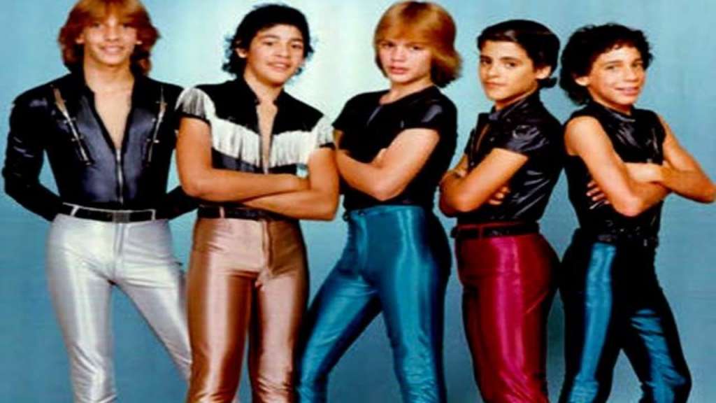 &quot;Cínico, enfermo, abusador&quot;, ex Menudo explota en críticas contra la bioserie &#039;Súbete a mi moto&#039;