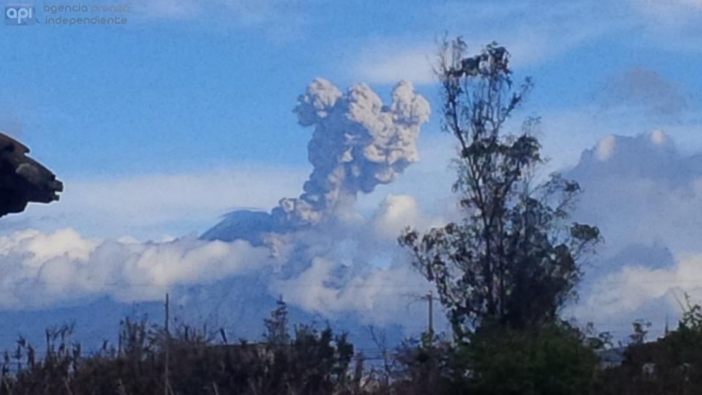 Volcán Tungurahua presenta una actividad de moderada a alta