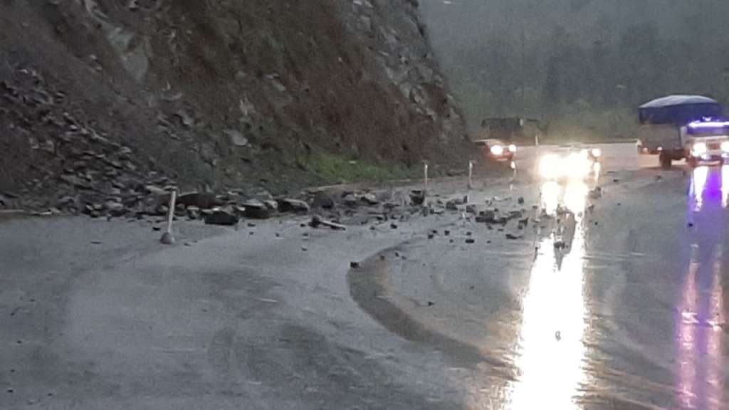Se registra deslizamiento en km 63 de vía Alóag-Unión del Toachi