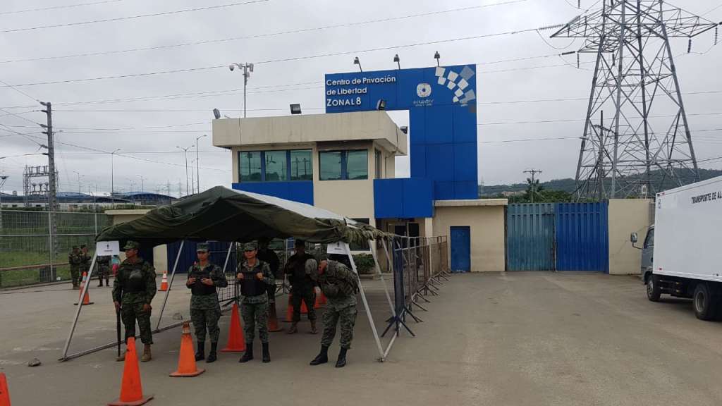 Reos quemaron colchones en cárcel de Guayaquil