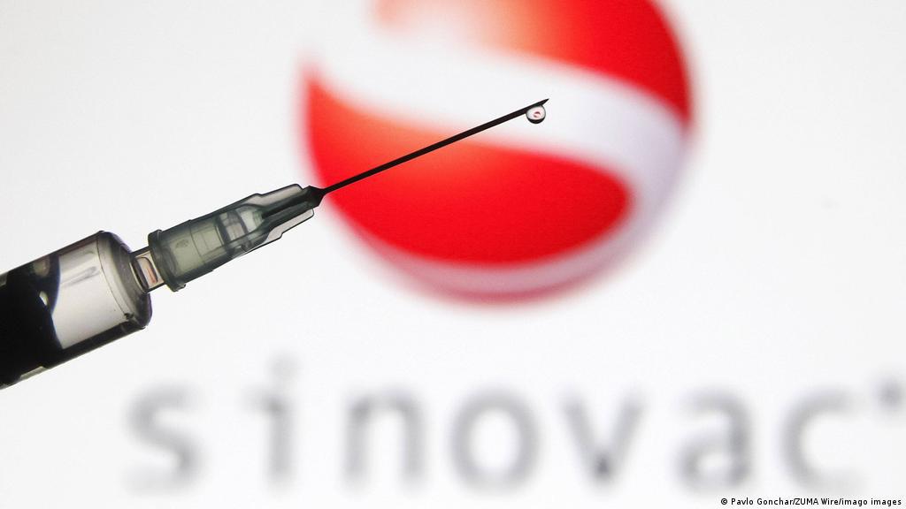 Suspenden producción de vacuna de la Sinovac en Brasil por falta de insumos