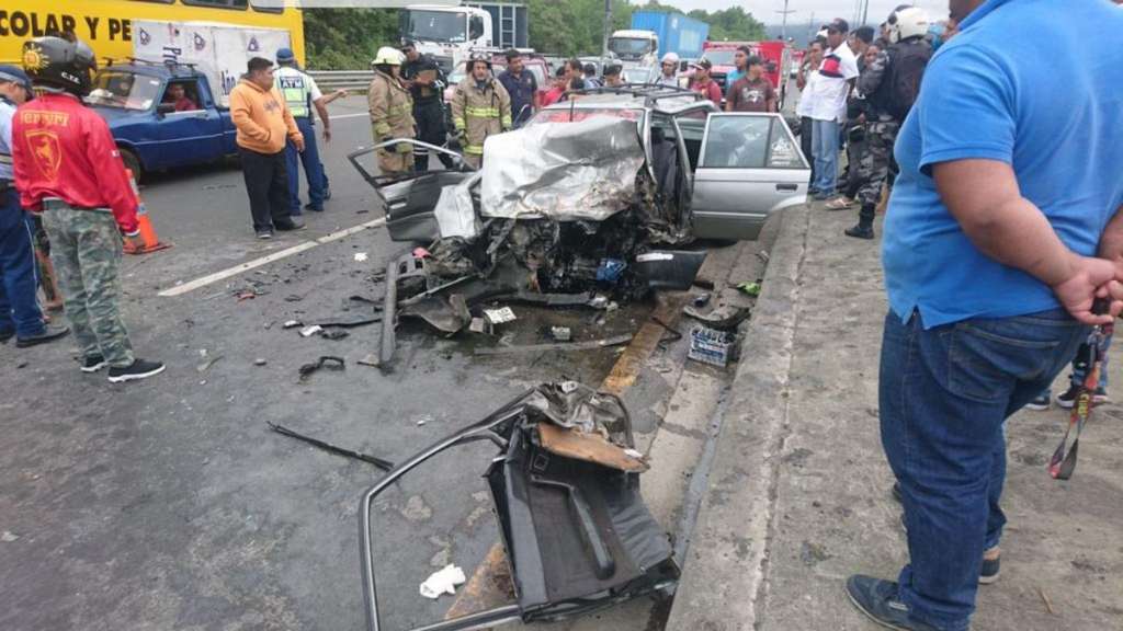 Un muerto tras choque múltiple en la av. Perimetral de Guayaquil