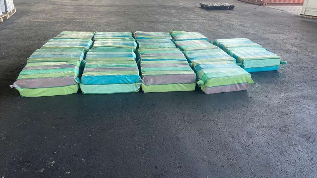 Decomisan una tonaleada de cocaína en el Puerto de Guayaquil