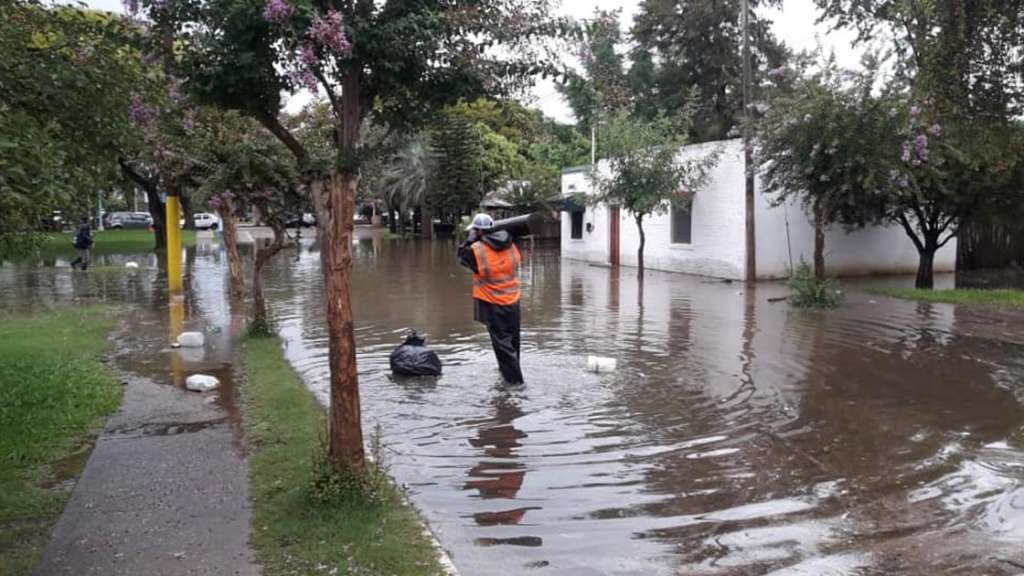 Más de 5.000 personas abandonan sus hogares por lluvias e inundaciones en Uruguay