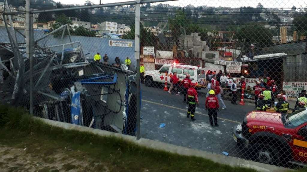 Al menos 15 heridos por accidente en Pisulí, Quito