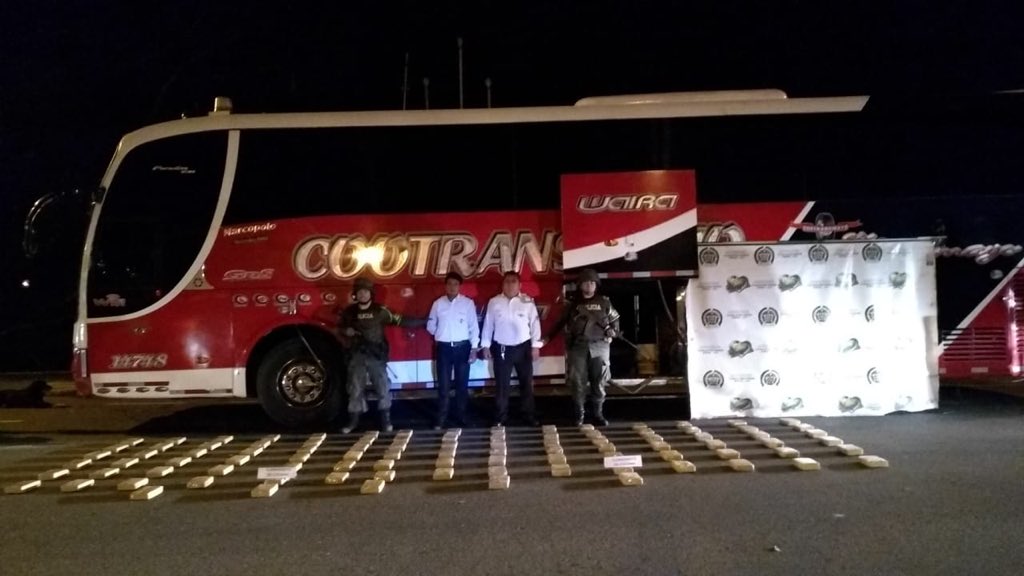 Detienen bus con 95 kg de cocaína que venía a Ecuador