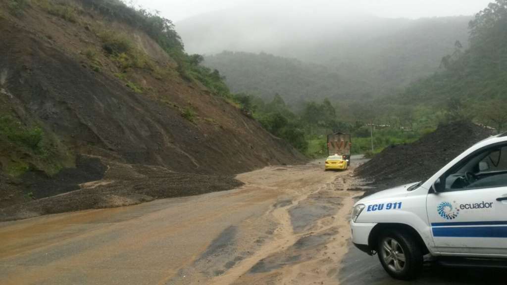 La vía La Maná - Pujilí, en Cotopaxi, está cerrada por deslizamiento de tierra