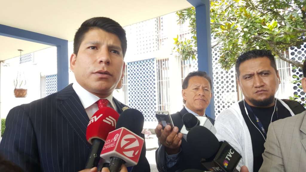 Diana Falcón reitera en Fiscalía su versión de la Asamblea sobre visita de Espín