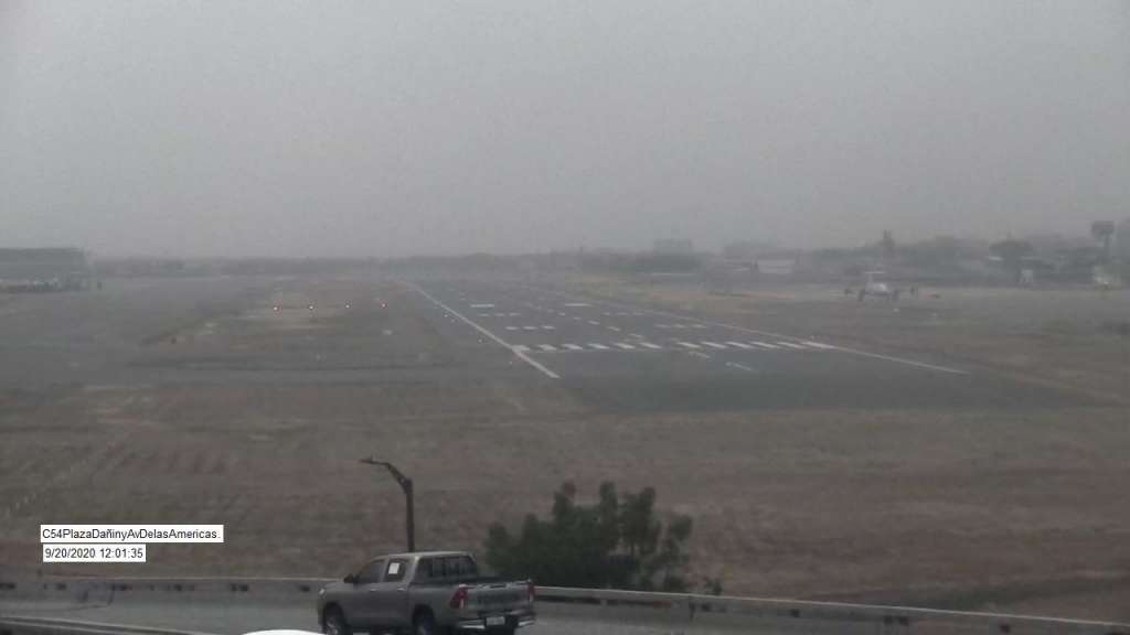 Aeropuerto de Guayaquil suspende operaciones por ceniza