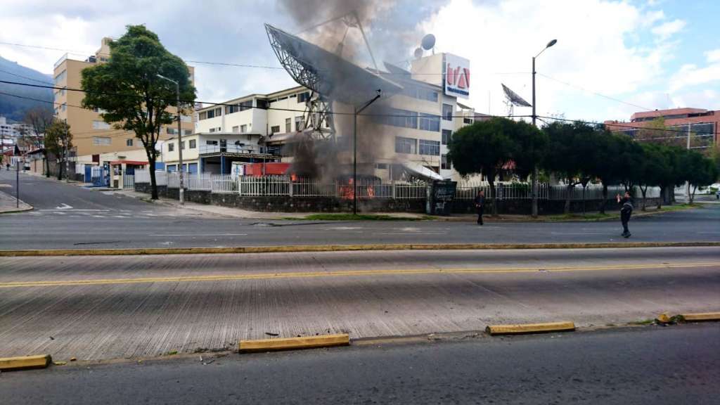 Atacan instalaciones de Teleamazonas en Quito