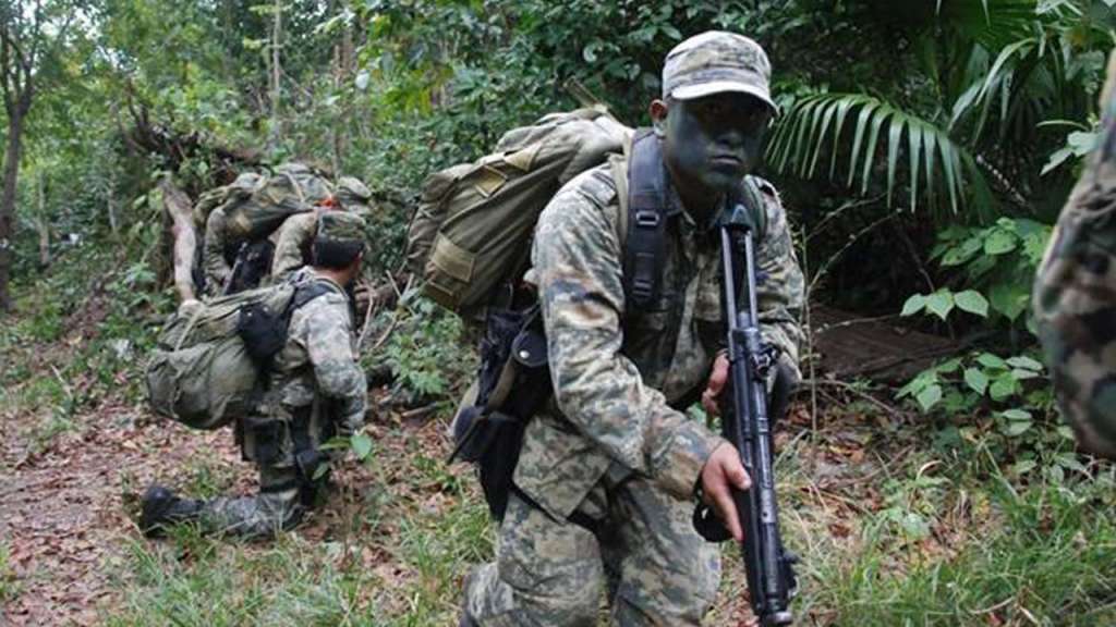 Militares hondureños destruyen aeropistas clandestinas a narcotraficantes