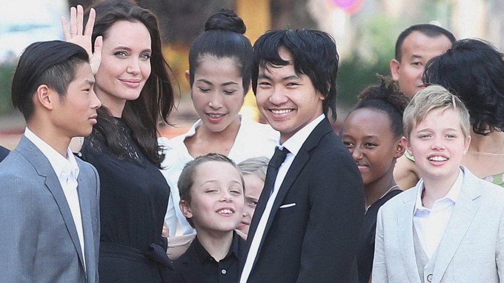 Juez obliga a Angelina Jolie a permitir a Brad Pitt ver a sus hijos