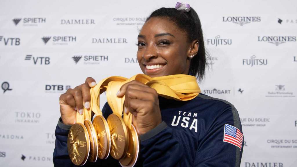 Biles supera récord de medallas en Mundial de Gimnasia