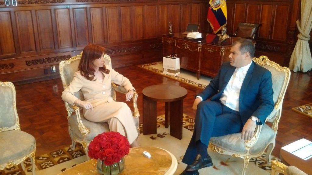 Correa y Cristina Fernández intercambiaron opiniones sobre economía en la región