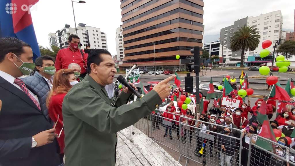 Lucio Gutiérrez inscribió su candidatura a la Presidencia