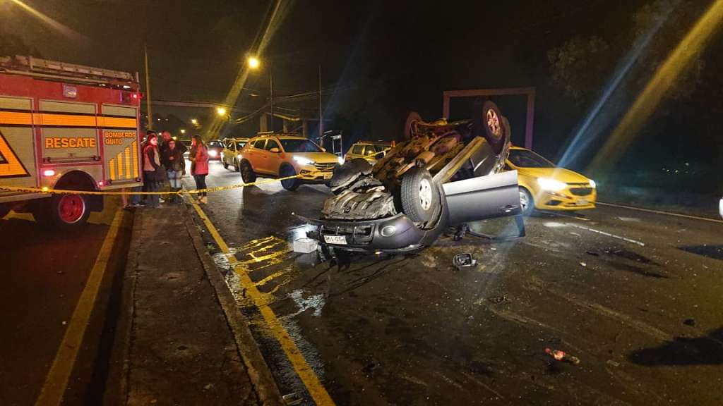 Un fallecido y 8 heridos dejan dos accidentes en Quito