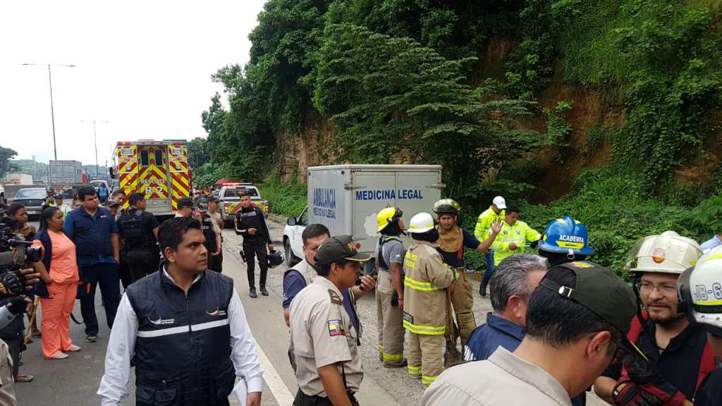 Dos muertos por deslave en norte de Guayaquil