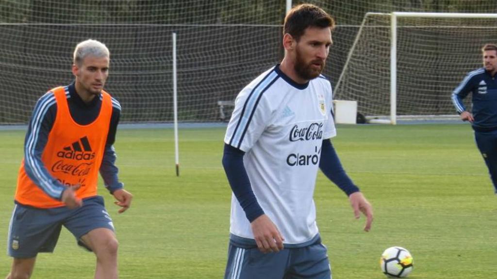 Messi ya entrena bajo las órdenes de Jorge Sampaoli