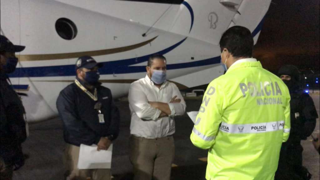Jacobo Bucaram arriba a Quito tras ser expulsado de Colombia