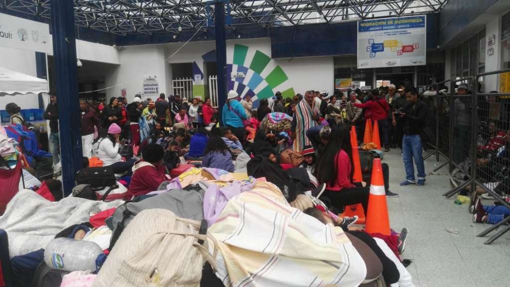 Ecuador exigirá pasaporte a venezolanos desde el sábado