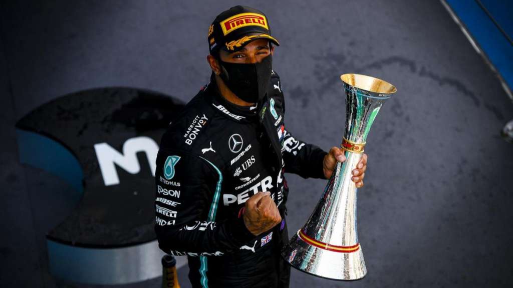 Hamilton gana en Portugal, bate récord de victorias en la F1