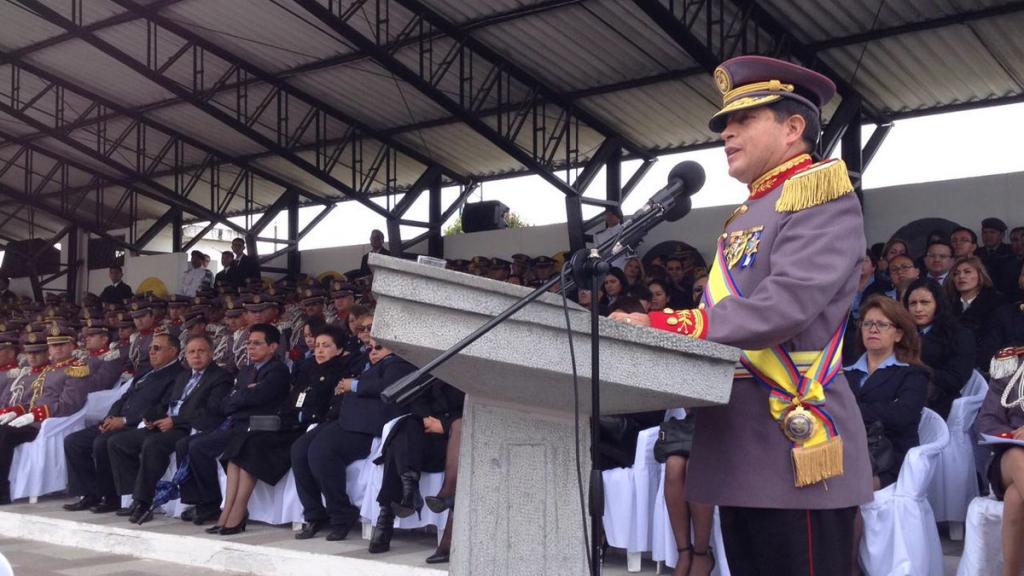 Nuevo comandante del Ejército recibe mando de oficial subalterno ante ausencia de Luis Castro