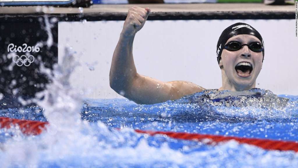 Nadadora de EE.UU. rompe récord mundial en 1.500 metros