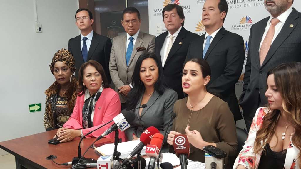 Assange habría renunciado al asilo político de Ecuador