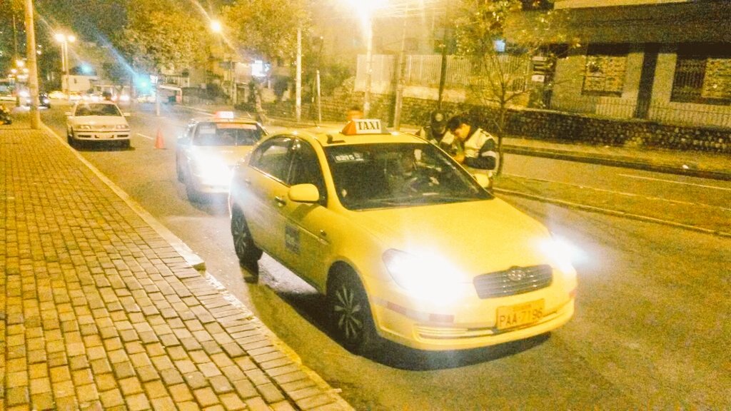 Gremio de taxistas en Quito dice que clientela se ha reducido en un 40%