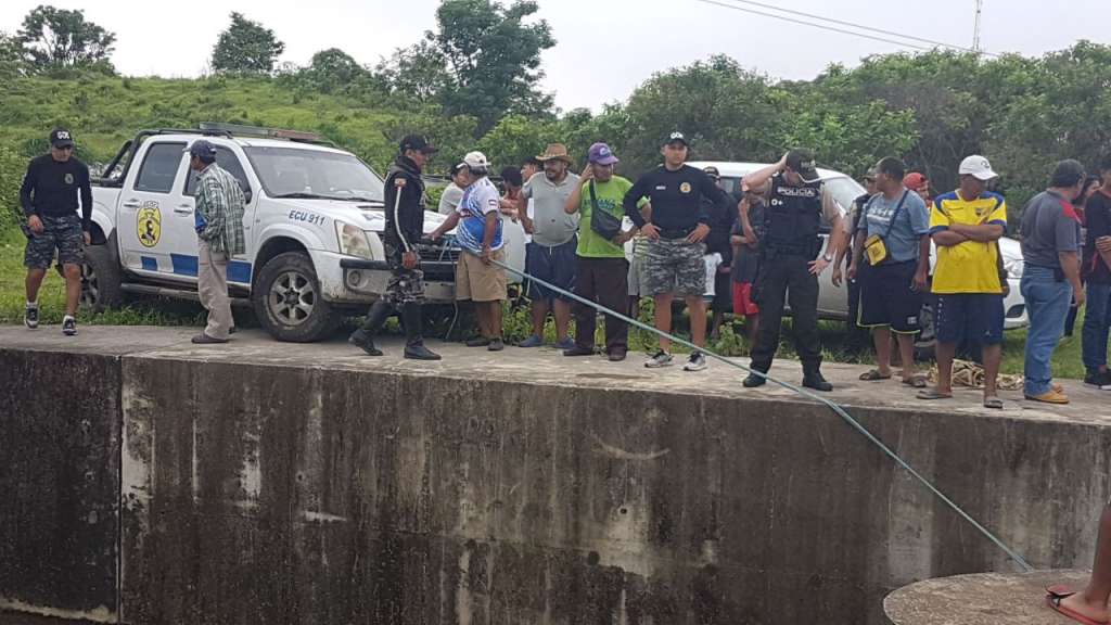 Hallan el cadáver de joven desaparecido en las aguas del &quot;canal de la muerte&quot; en Guayaquil