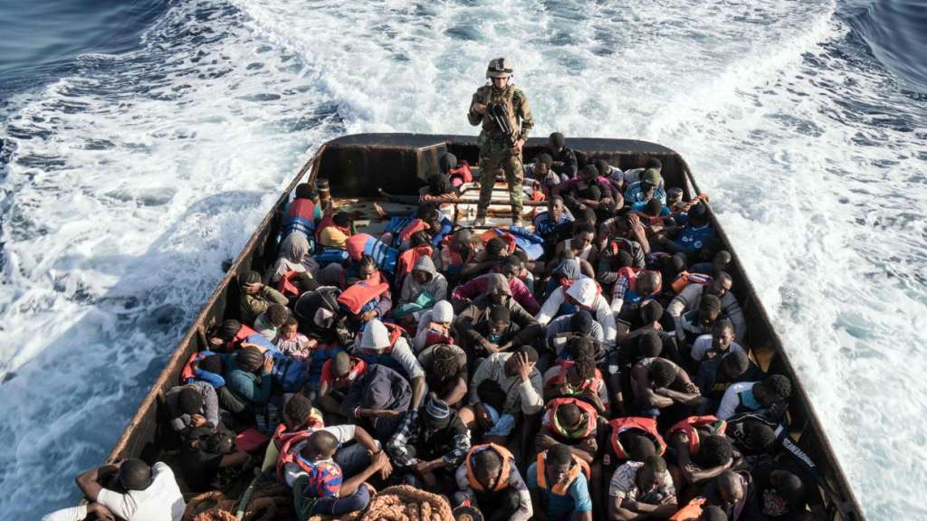 Italia adopta una dura ley contra los migrantes