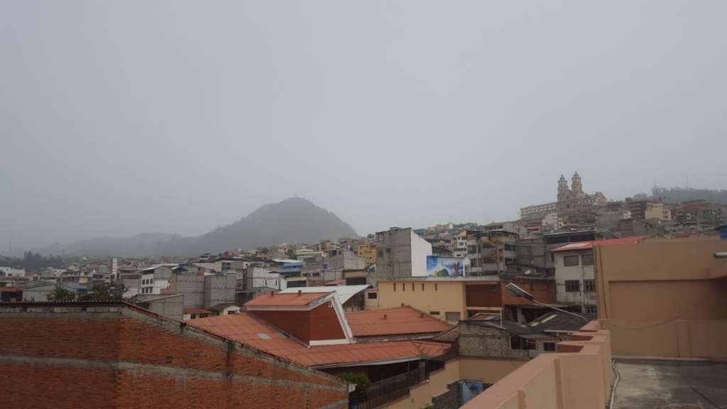 Se registra caída de ceniza en Cuenca por el volcán Sangay