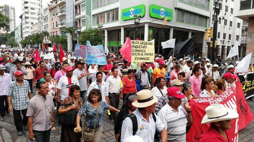 Campesinos rechazan en las calles medidas del Gobierno