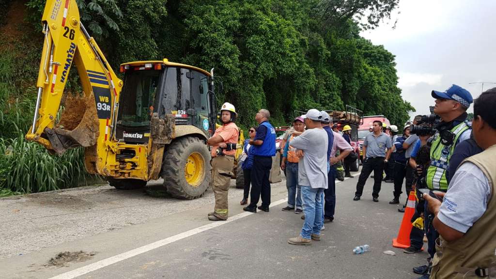 Dos muertos por deslave en norte de Guayaquil