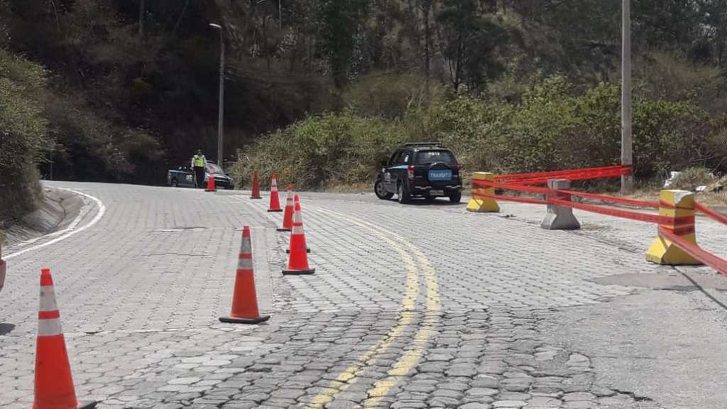 Cierran avenida Los Conquistadores en Quito por talud