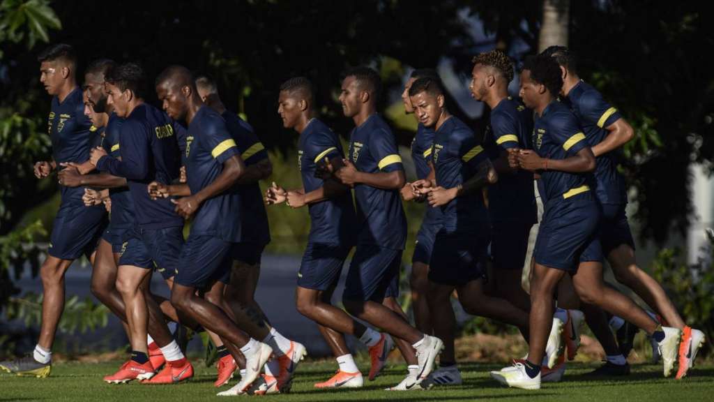 Ecuador ensaya variantes en su once ante Chile