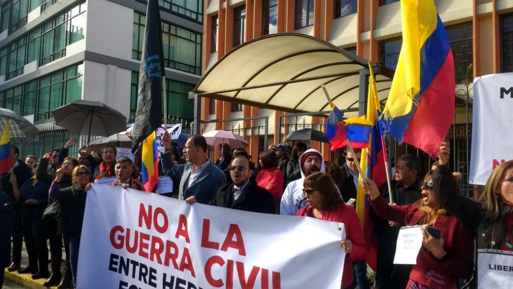 Manifestantes rechazan Código de Entidades de Seguridad en exteriores de la Asamblea