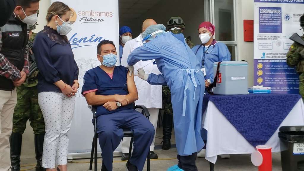 Centro Geriátrico que recibió vacunas no aparece en plan inicial del Ministerio de Salud