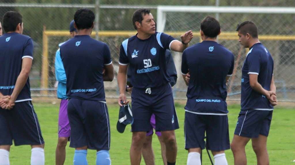 El argentino Zahzú reemplaza a Ischia como técnico de Delfín