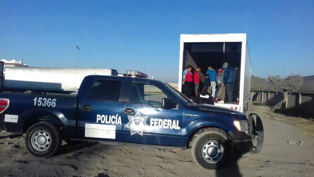 En México rescatan a inmigrantes hondureños de un contenedor