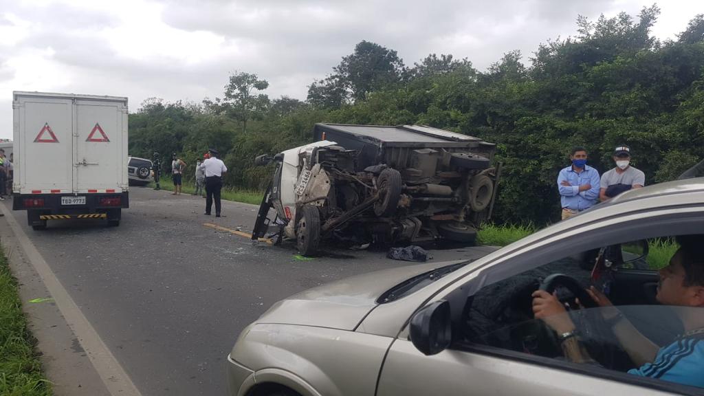 5 heridos y 1 fallecida tras accidente en vía El Triunfo-Bucay