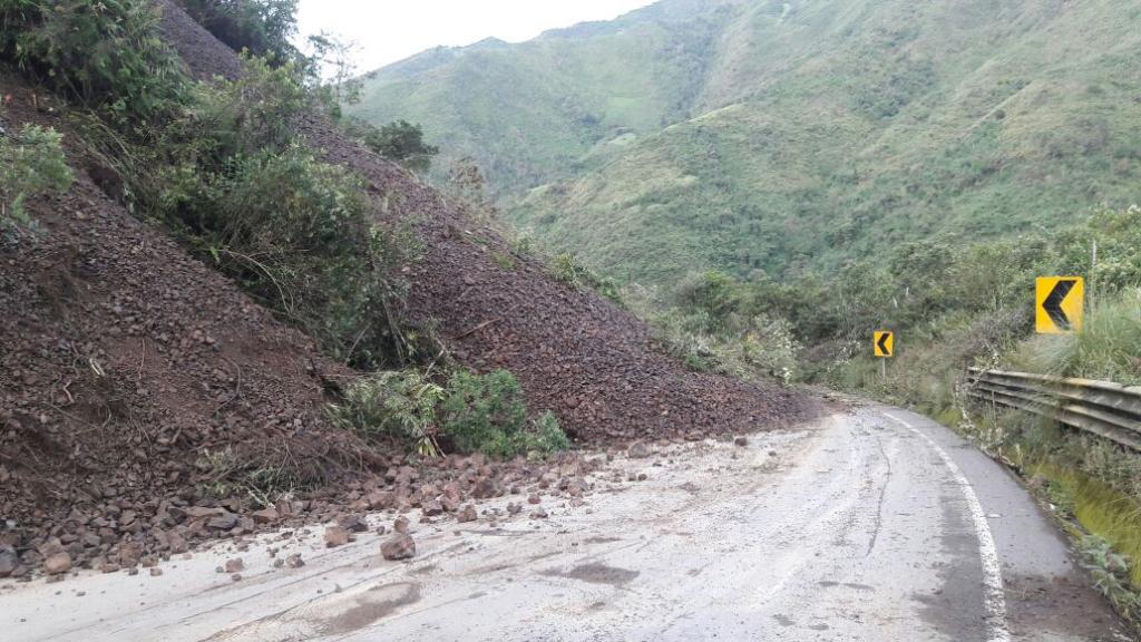 Un deslave bloquea la vía Calacalí-La Independencia en la Sierra del país