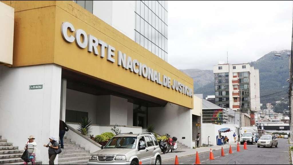 3 jueces no entregan datos en proceso de evaluación