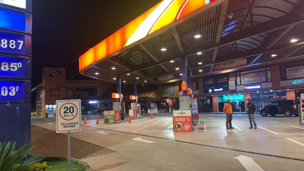 Ecuador declara fuerza mayor sobre exportaciones de petróleo por daños en oleoductos