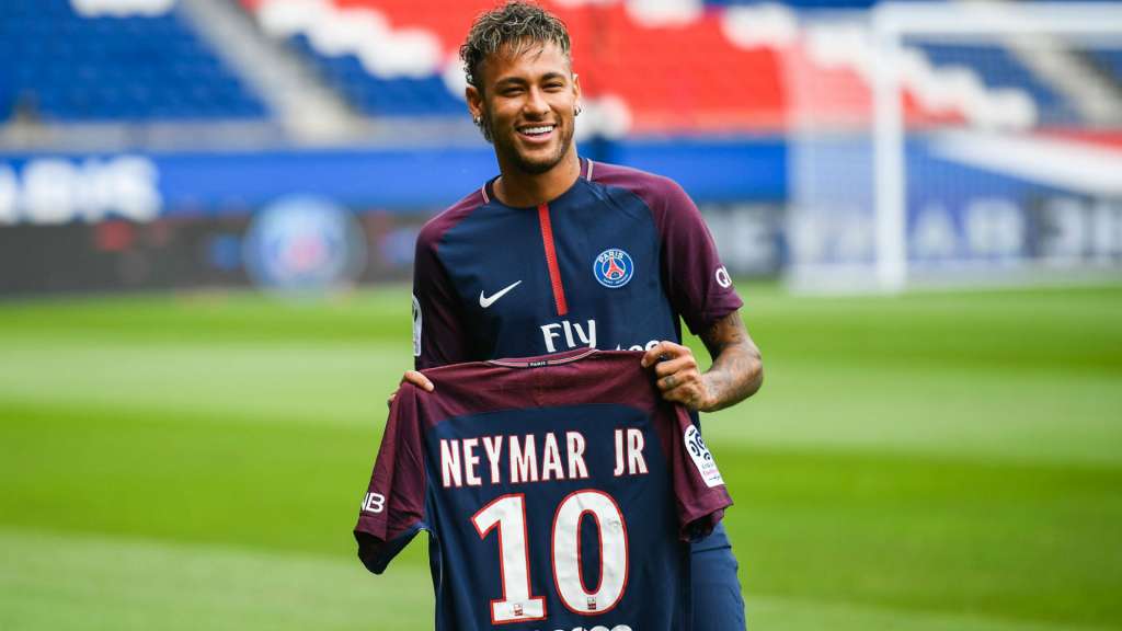Neymar asegura que continuará en el PSG